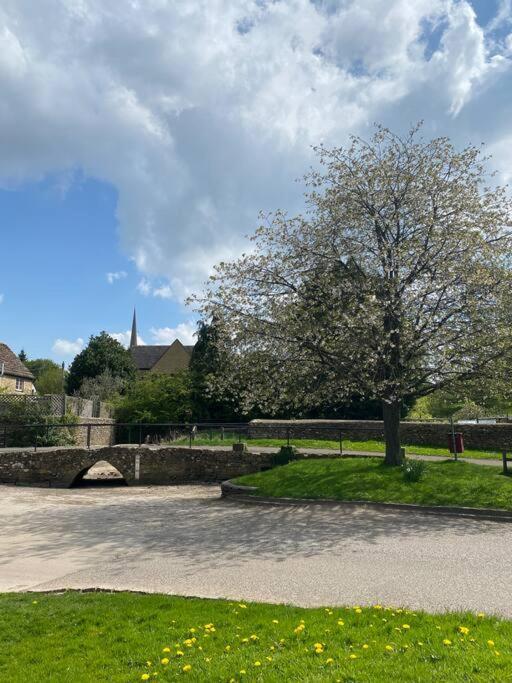 Stylish One Bedroom Cotswold Coach House Τέτμπουρι Εξωτερικό φωτογραφία